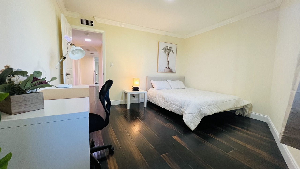 Photo of Bedroom in Coconut Creek