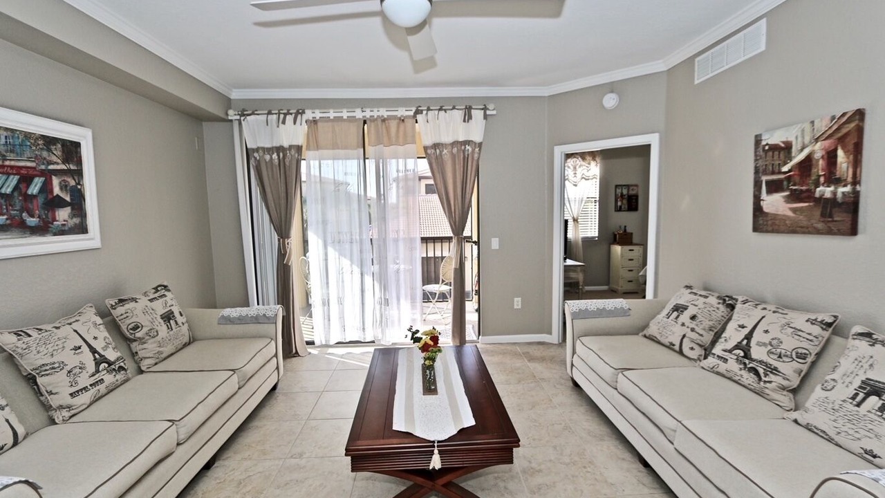 Photo of Livingroom in Naples