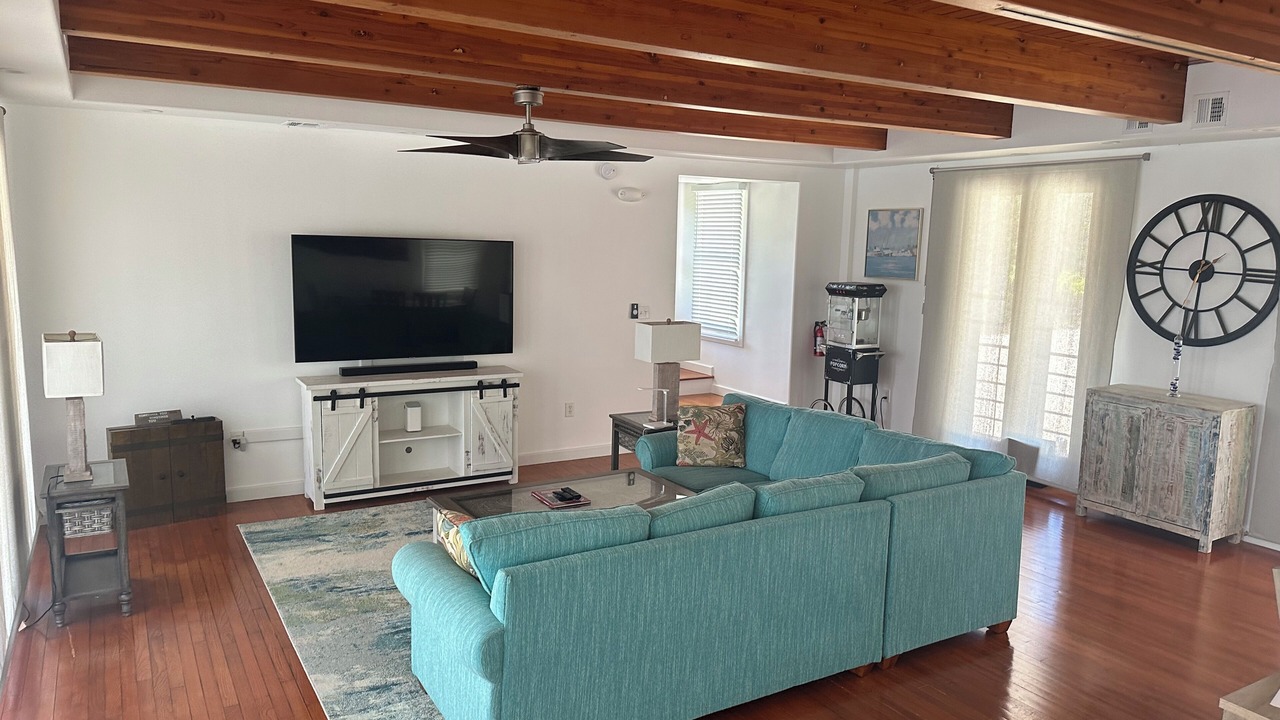 Photo of Livingroom in Tingler Island