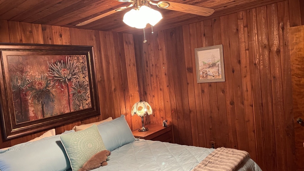 Photo of Bedroom in Weeki Wachee Gardens