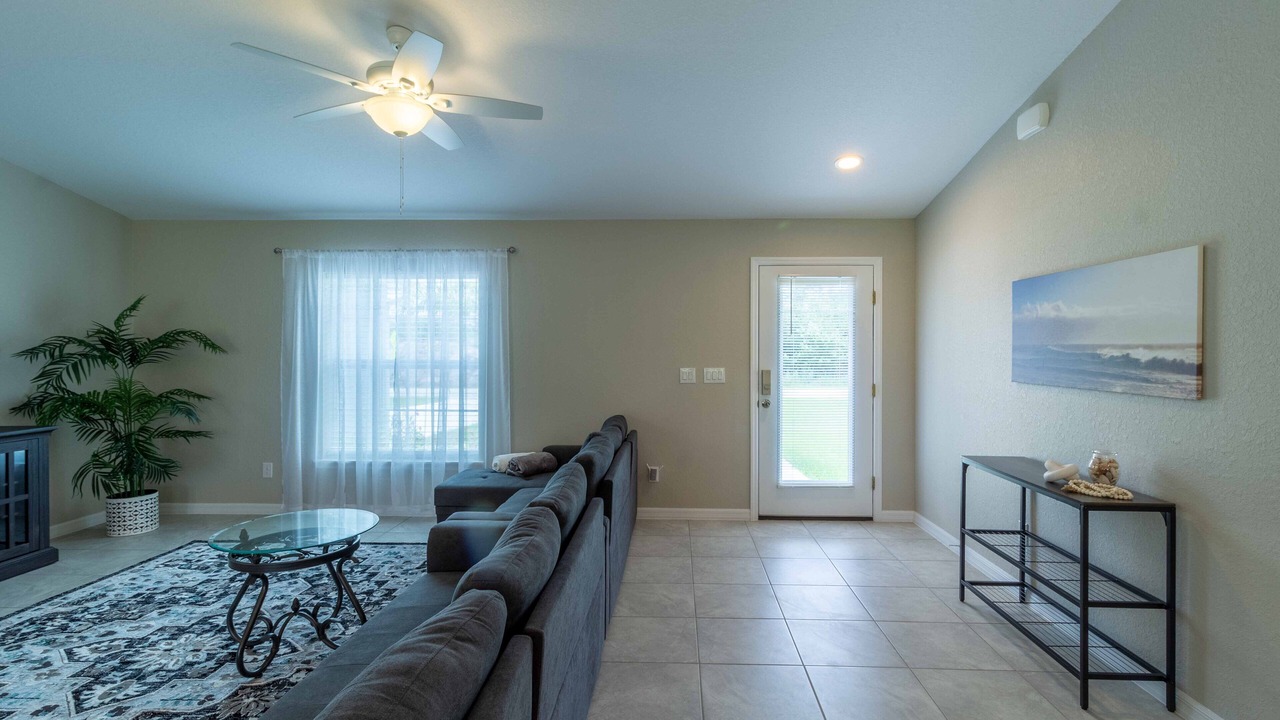 Photo of Livingroom in Englewood East