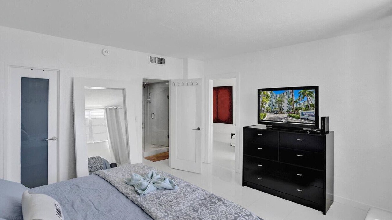 Photo of Bedroom in Hollywood South Central Beach