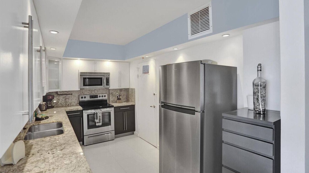 Photo of Kitchen in Hollywood South Central Beach