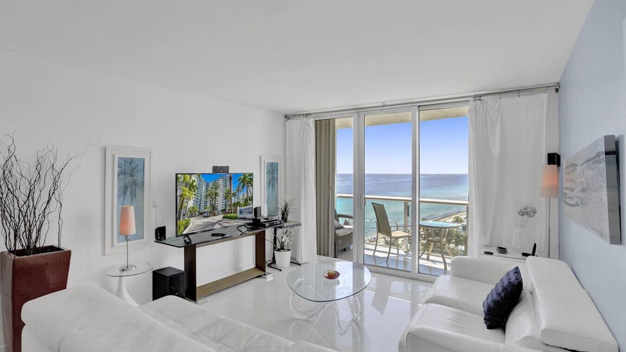 Photo of Livingroom in Hollywood South Central Beach