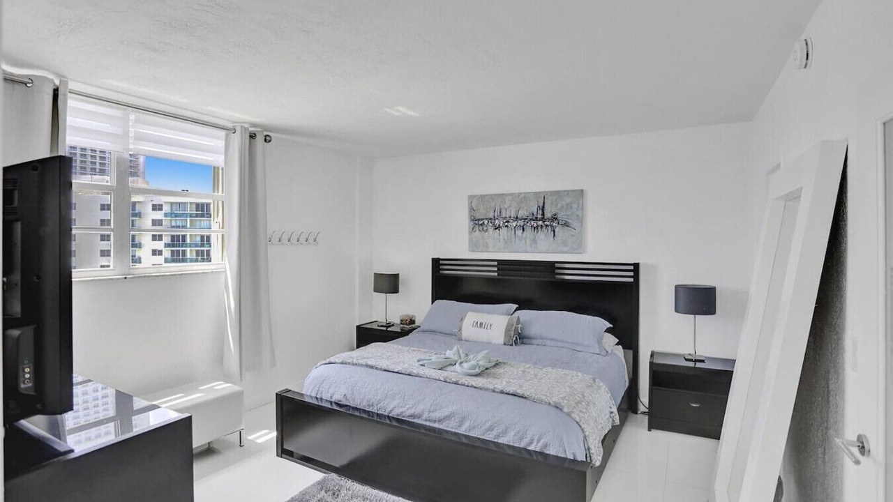 Photo of Bedroom in Hollywood South Central Beach