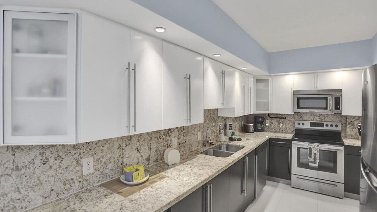 Photo of Kitchen in Hollywood South Central Beach