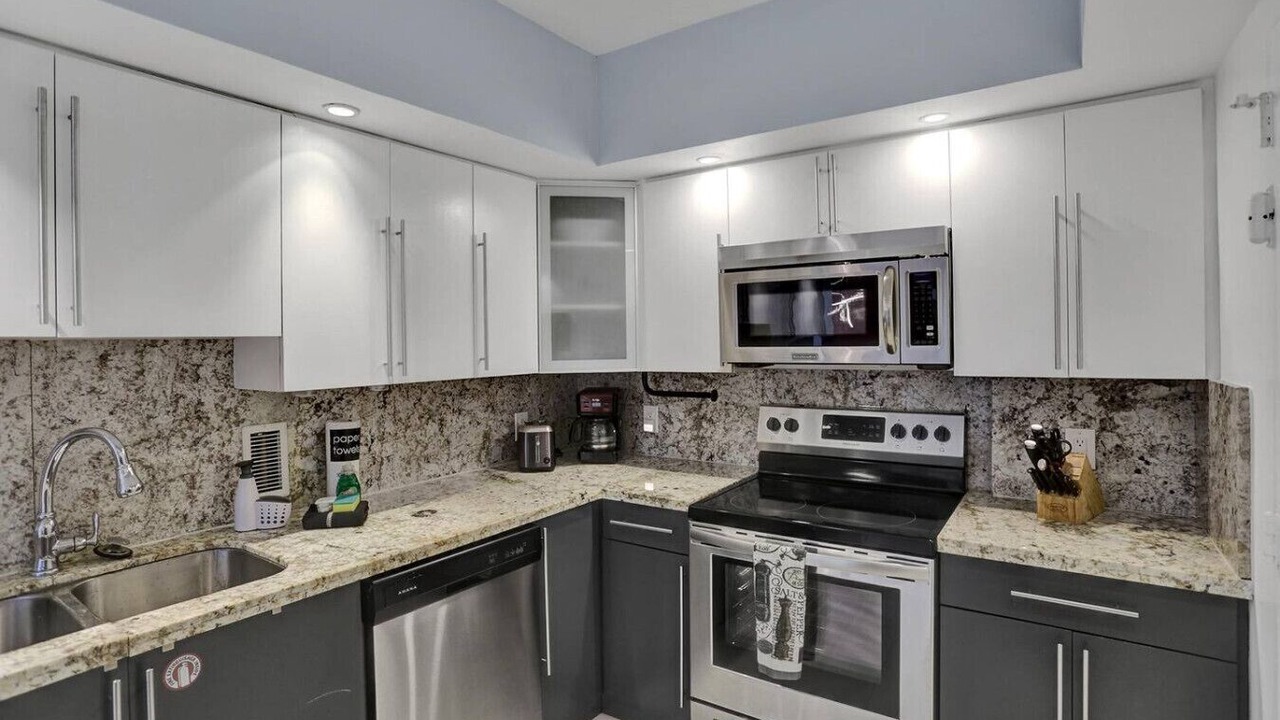 Photo of Kitchen in Hollywood South Central Beach