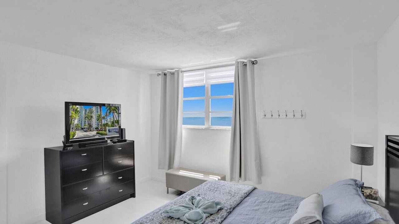 Photo of Bedroom in Hollywood South Central Beach
