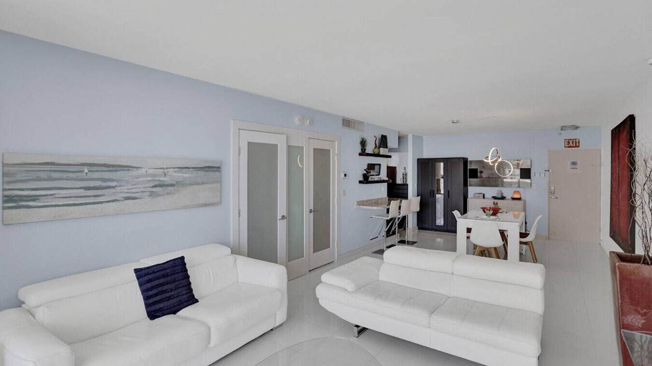Photo of Livingroom in Hollywood South Central Beach