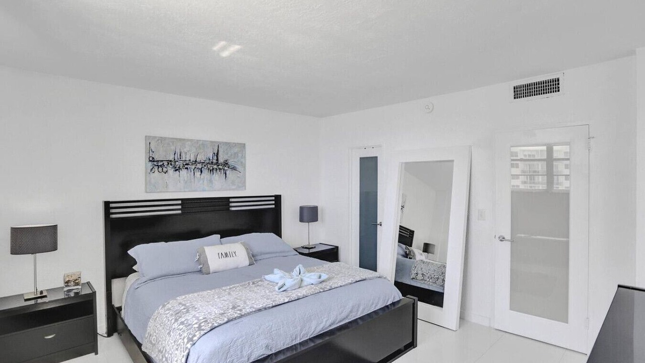 Photo of Bedroom in Hollywood South Central Beach