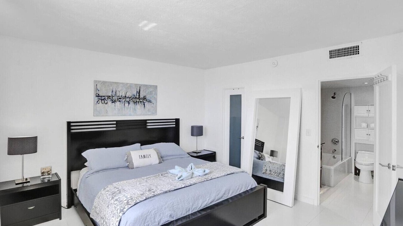 Photo of Bedroom in Hollywood South Central Beach