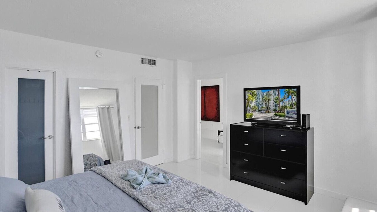 Photo of Bedroom in Hollywood South Central Beach