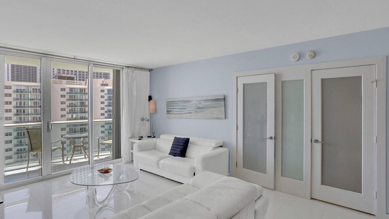 Photo of Livingroom in Hollywood South Central Beach