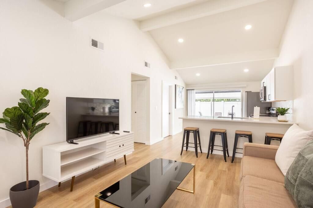 Photo of Livingroom in Bearss Plaza