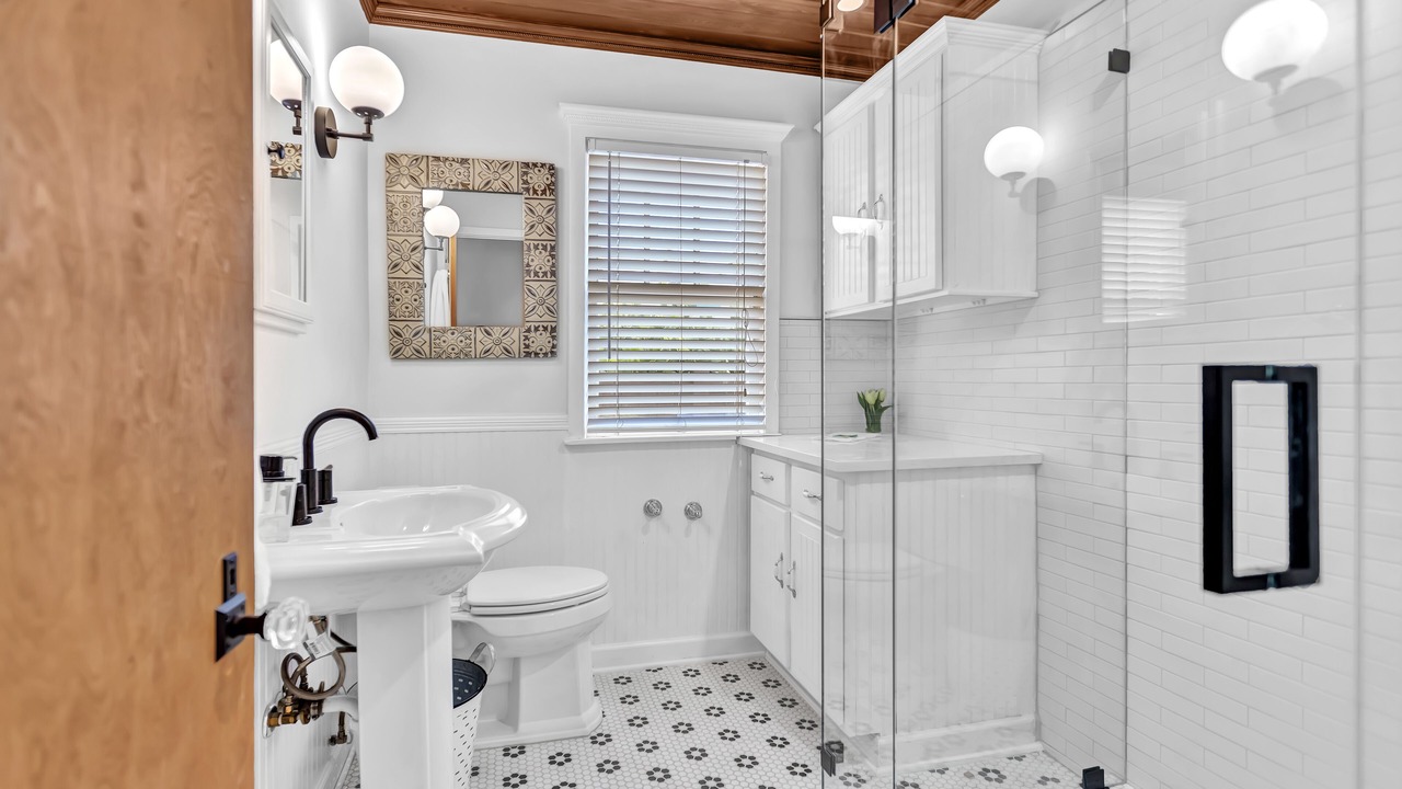 Photo of Bathroom in Del-Ida Park Historic District