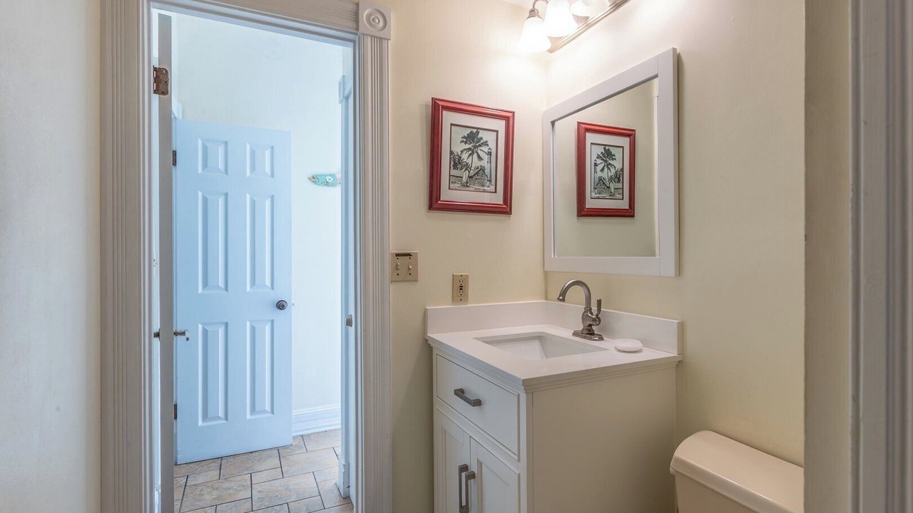 Photo of Bathroom in Uptown - Upper Duval