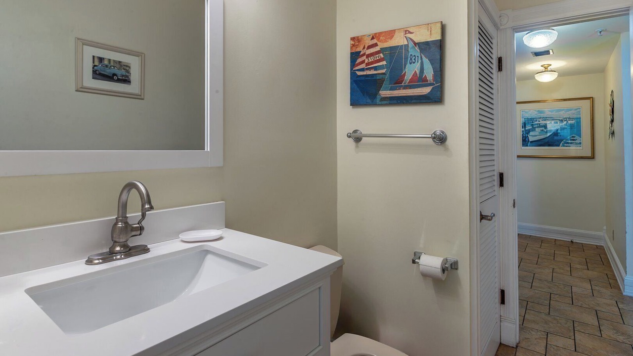 Photo of Bathroom in Uptown - Upper Duval