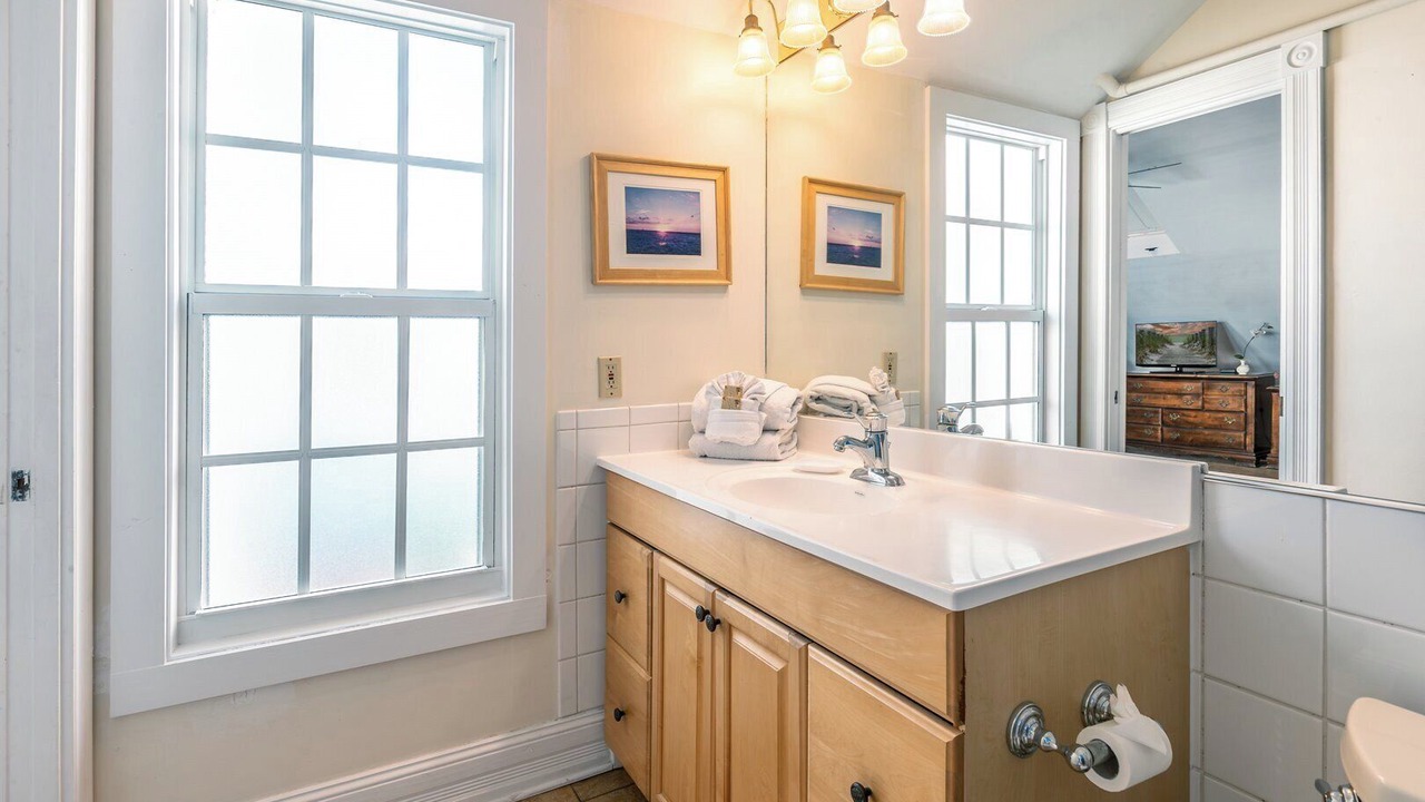 Photo of Bathroom in Uptown - Upper Duval