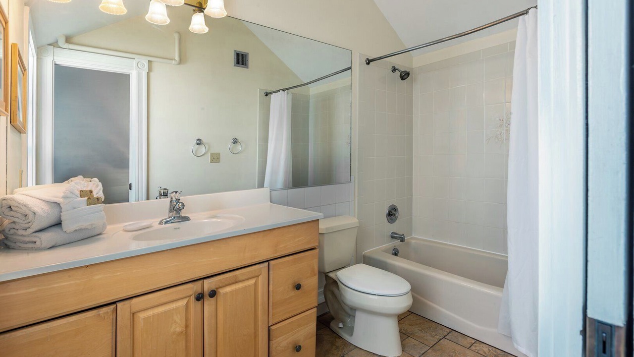 Photo of Bathroom in Uptown - Upper Duval
