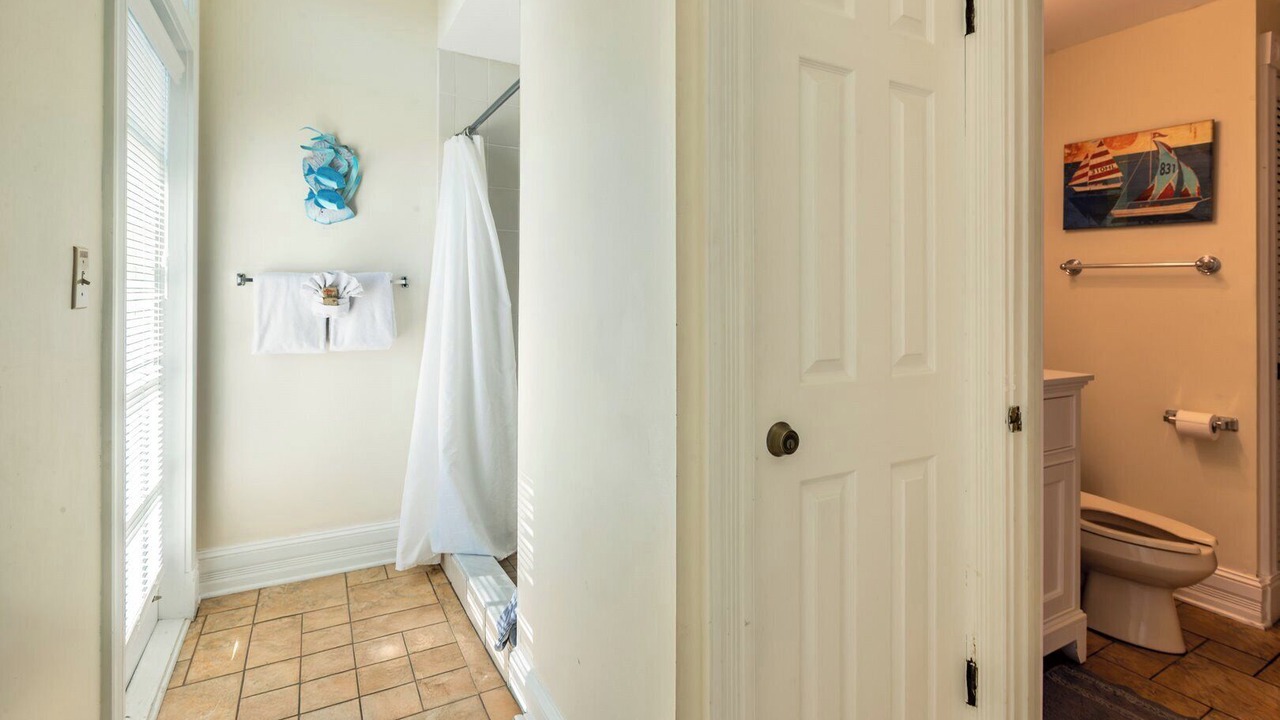 Photo of Bathroom in Uptown - Upper Duval