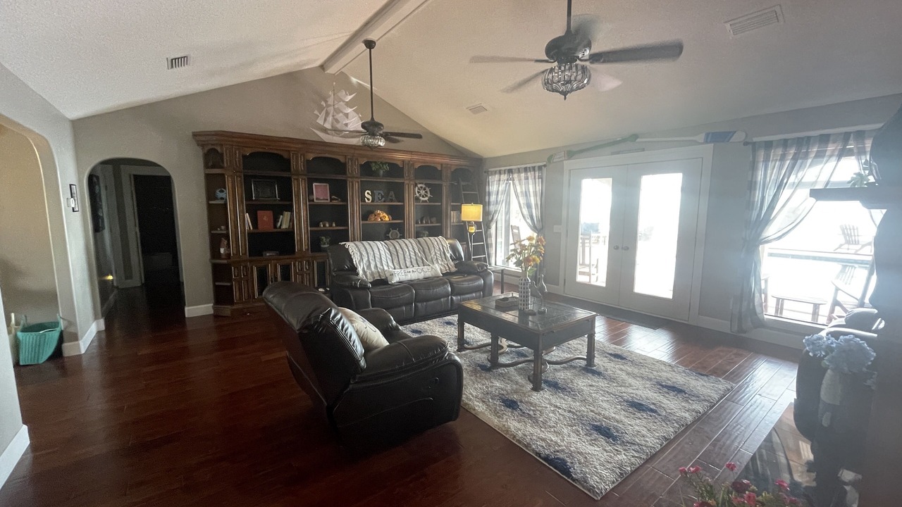 Photo of Livingroom in Magnolia Bluffs