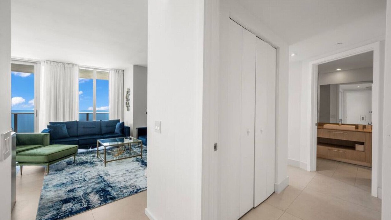 Photo of Livingroom in Hollywood South Central Beach