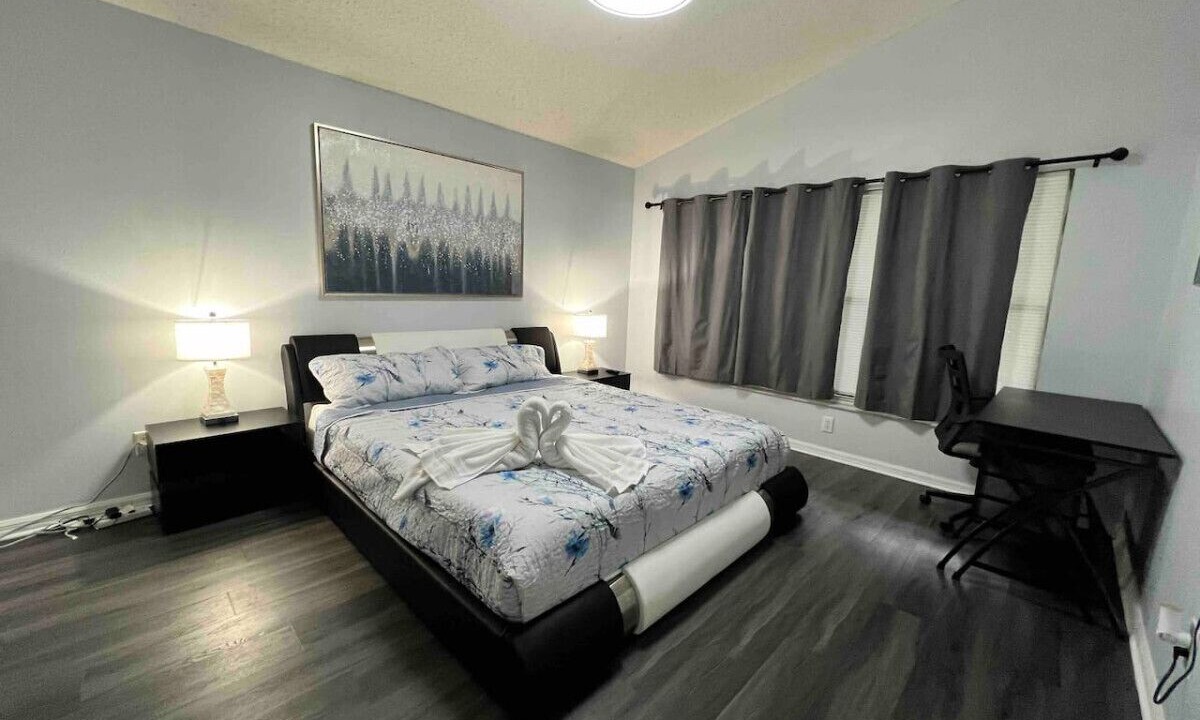 Photo of Bedroom in Bearss Plaza