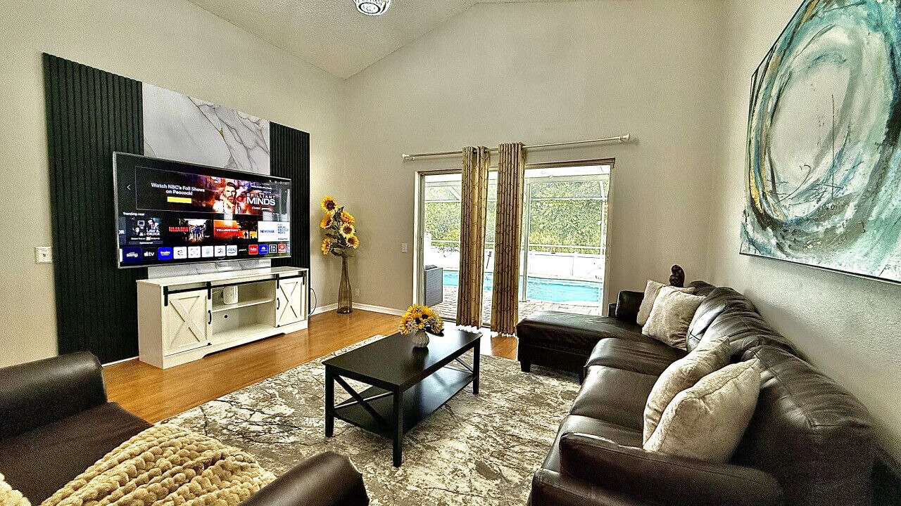 Photo of Livingroom in Bearss Plaza