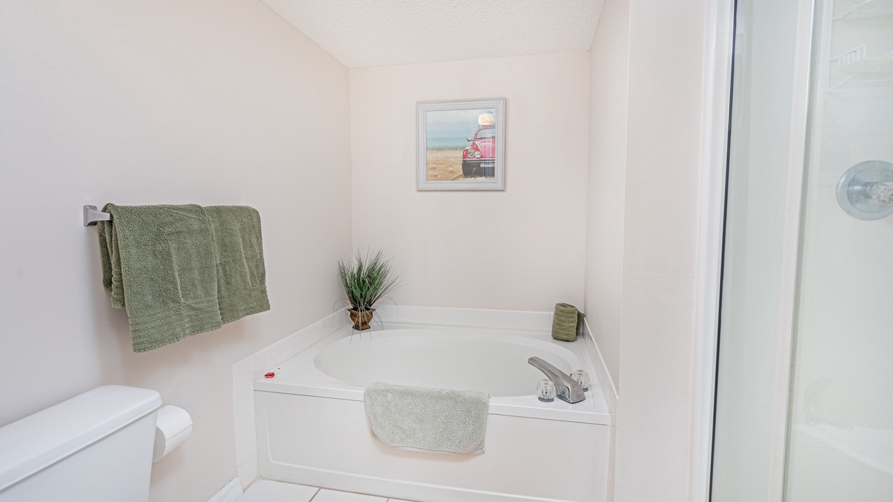 Photo of Bathroom in Seawinds Condo