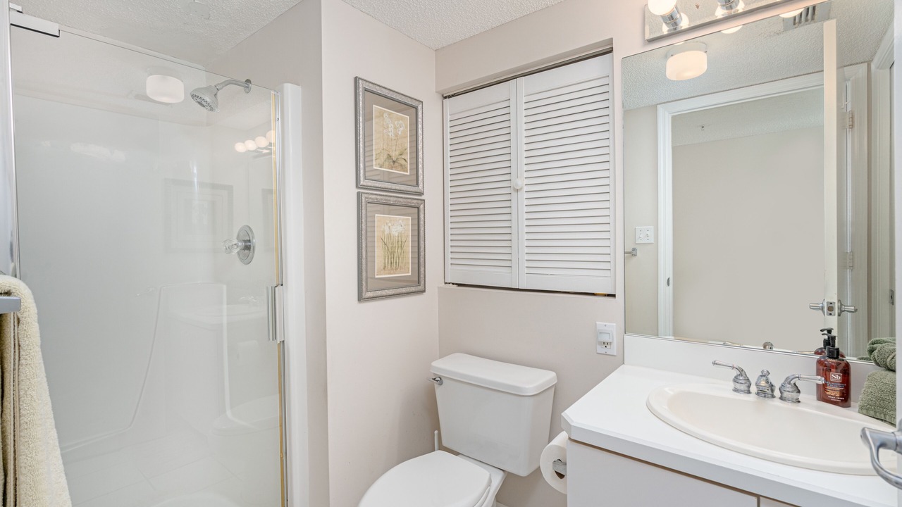 Photo of Bathroom in Seawinds Condo
