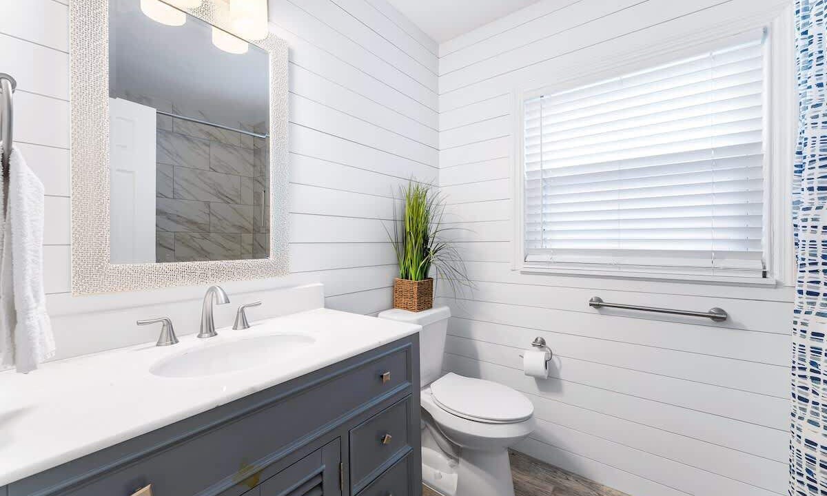 Photo of Bathroom in Laurel Park