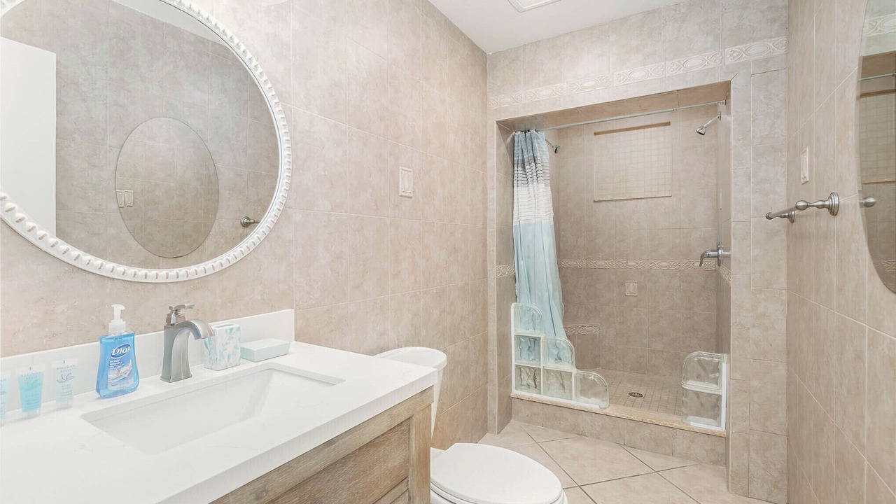 Photo of Bathroom in Cocoa Isles