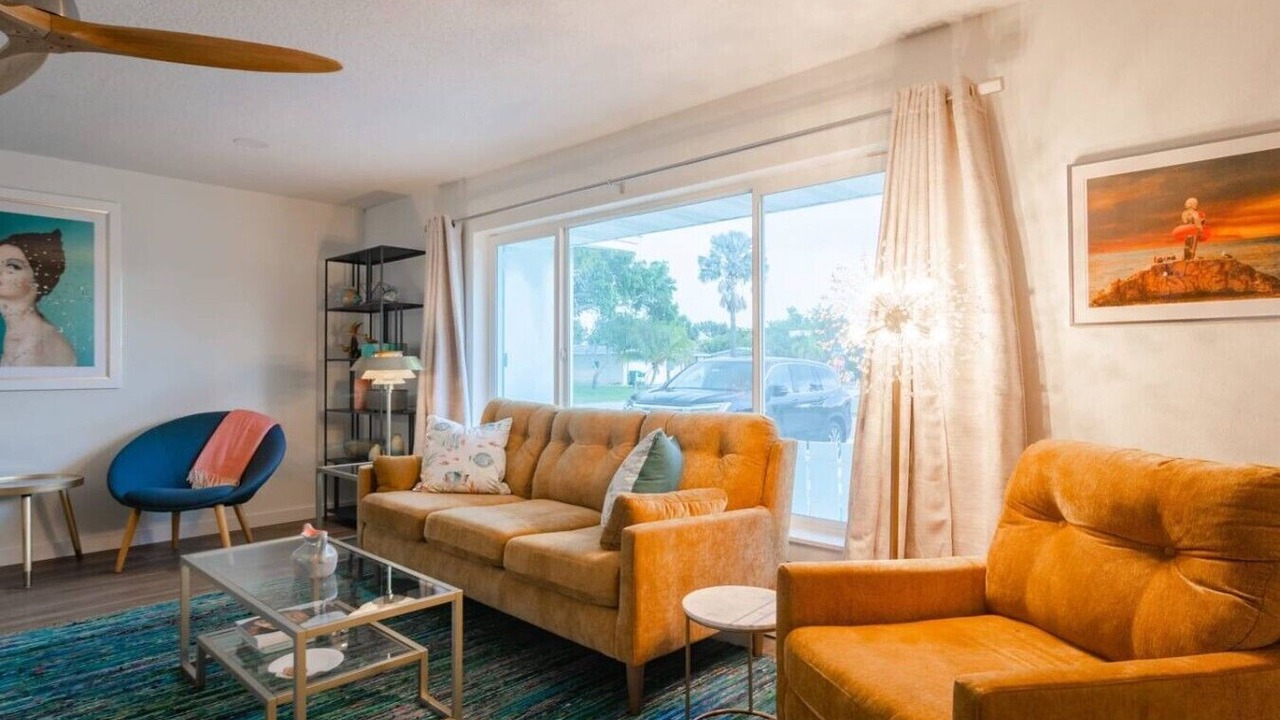Photo of Livingroom in Golden Beach Estates
