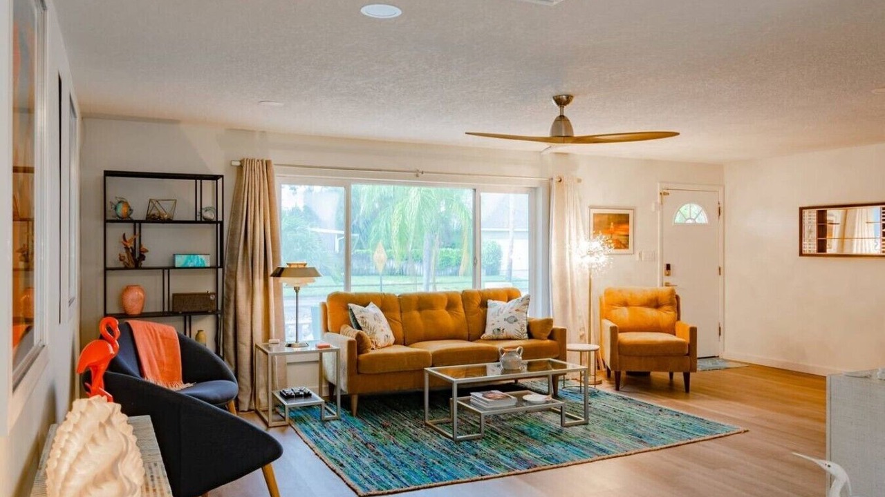 Photo of Livingroom in Golden Beach Estates