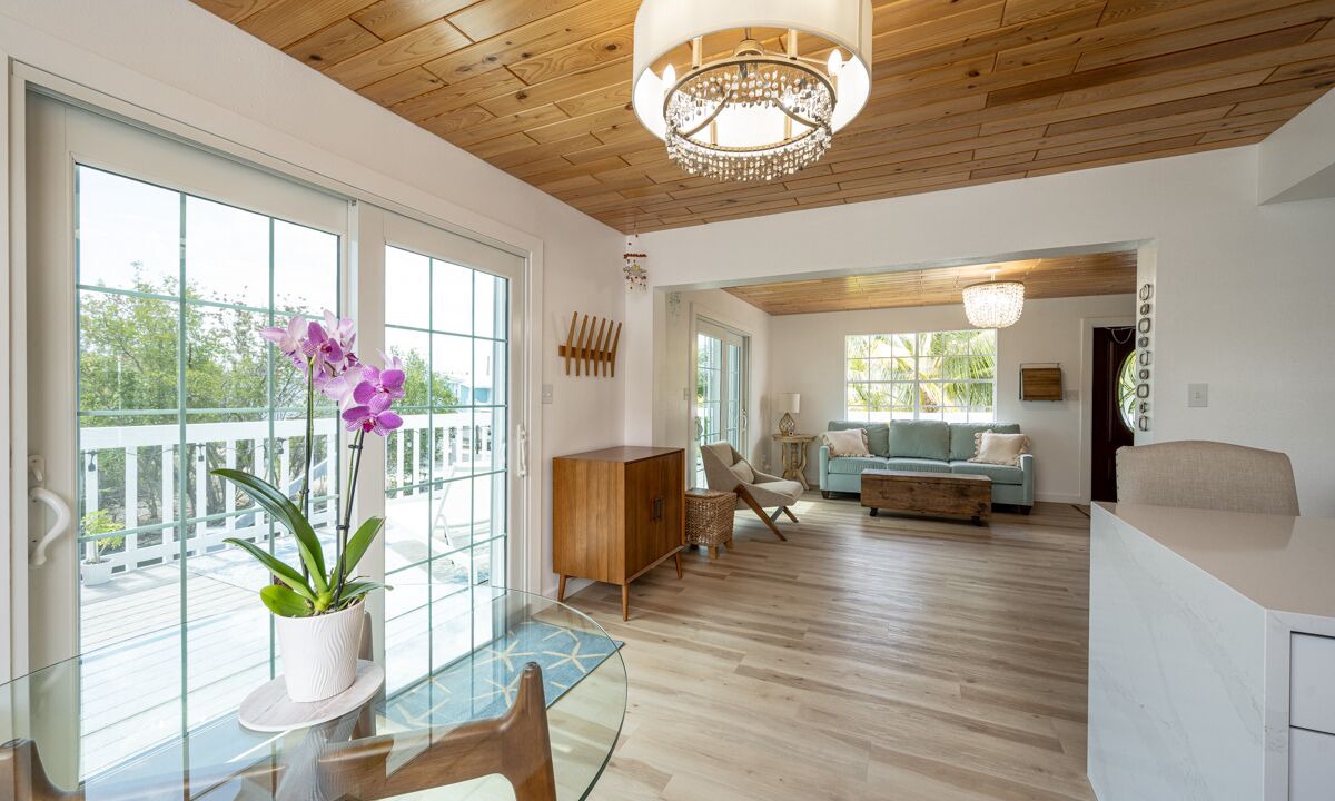 Photo of Livingroom in Doctor's Arm