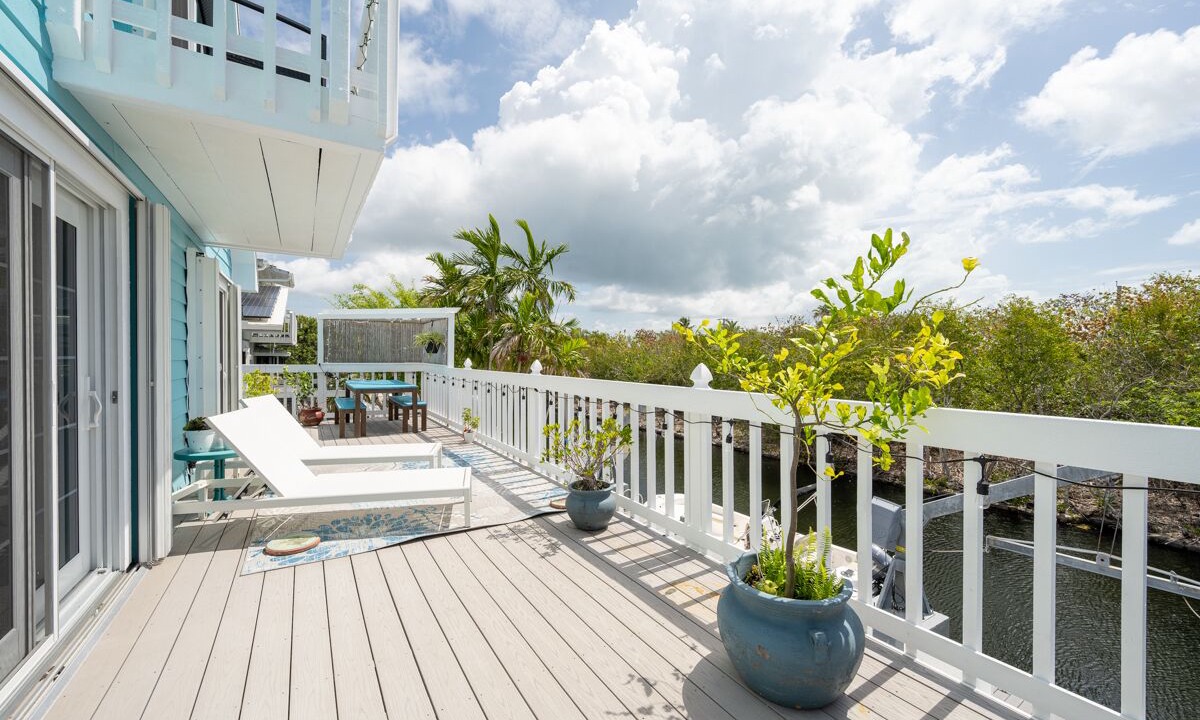 Photo of Patio Balcony in Doctor's Arm
