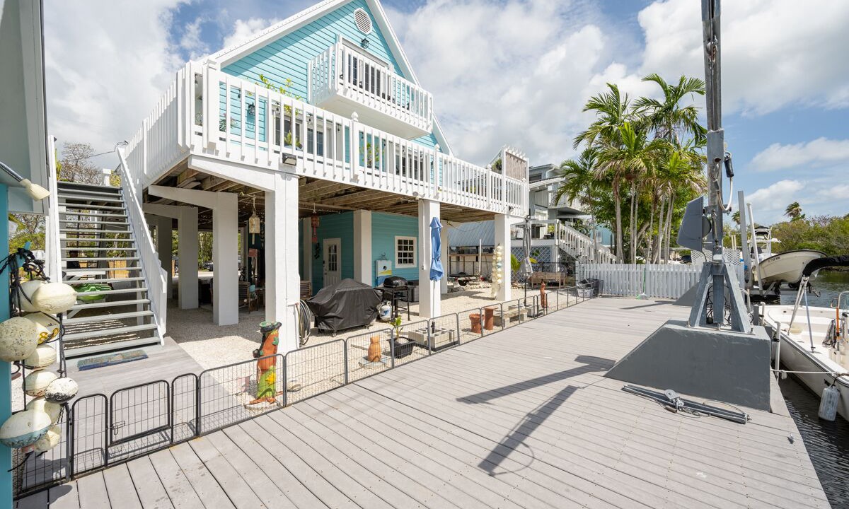 Photo of Patio Balcony in Doctor's Arm