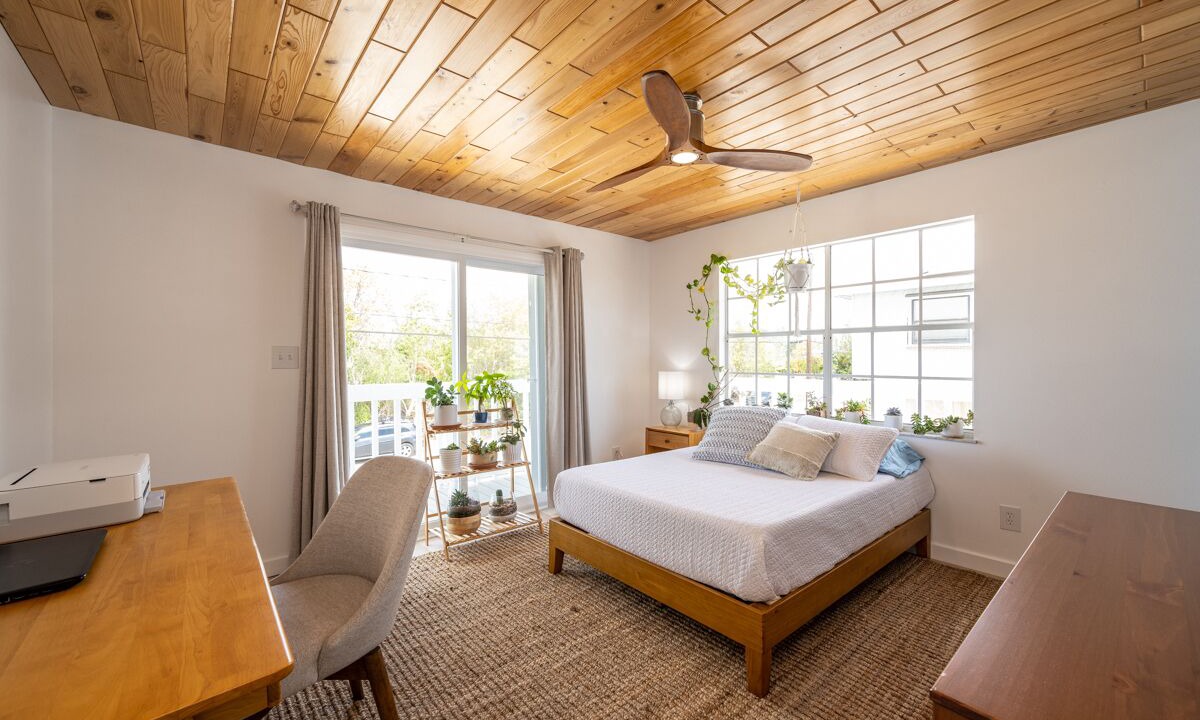 Photo of Bedroom in Doctor's Arm
