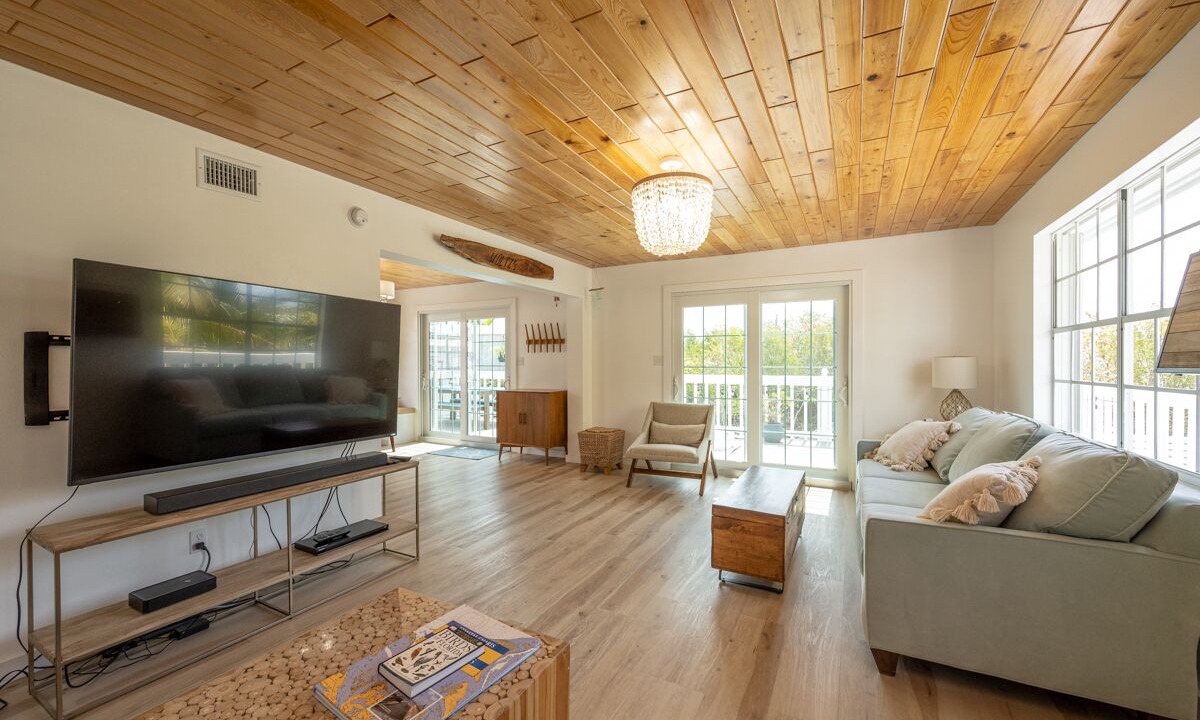 Photo of Livingroom in Doctor's Arm