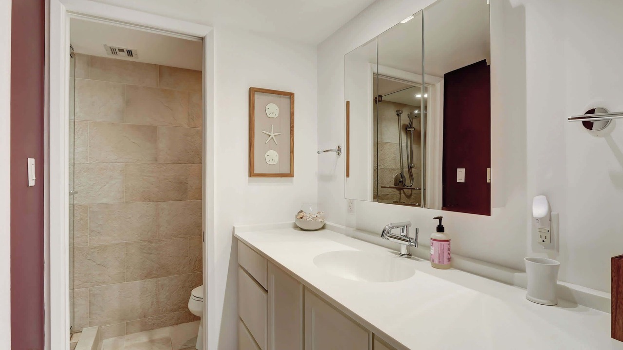 Photo of Bathroom in Park Shore