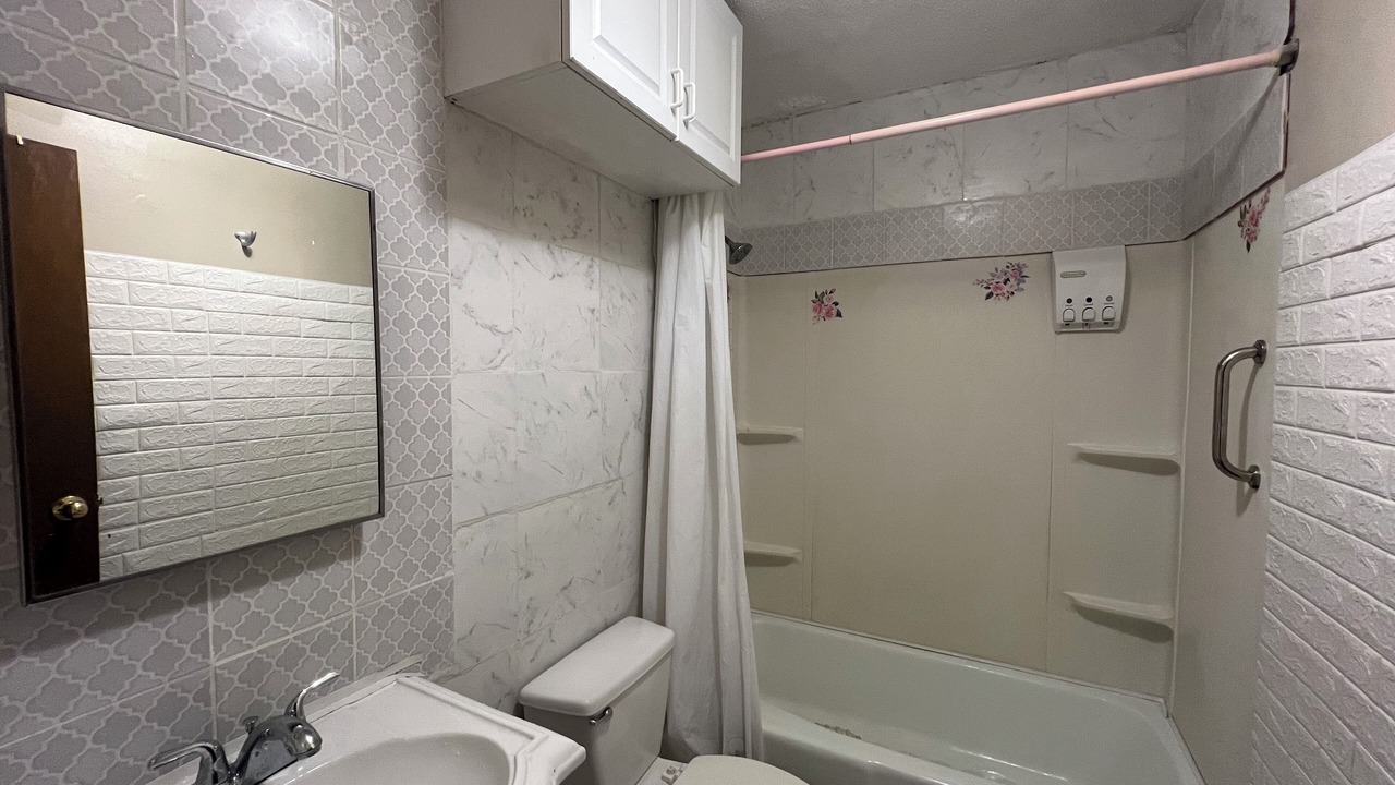 Photo of Bathroom in Kingsland