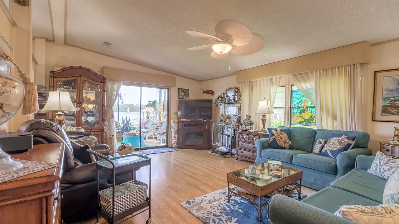 Photo of Livingroom in Edgewater