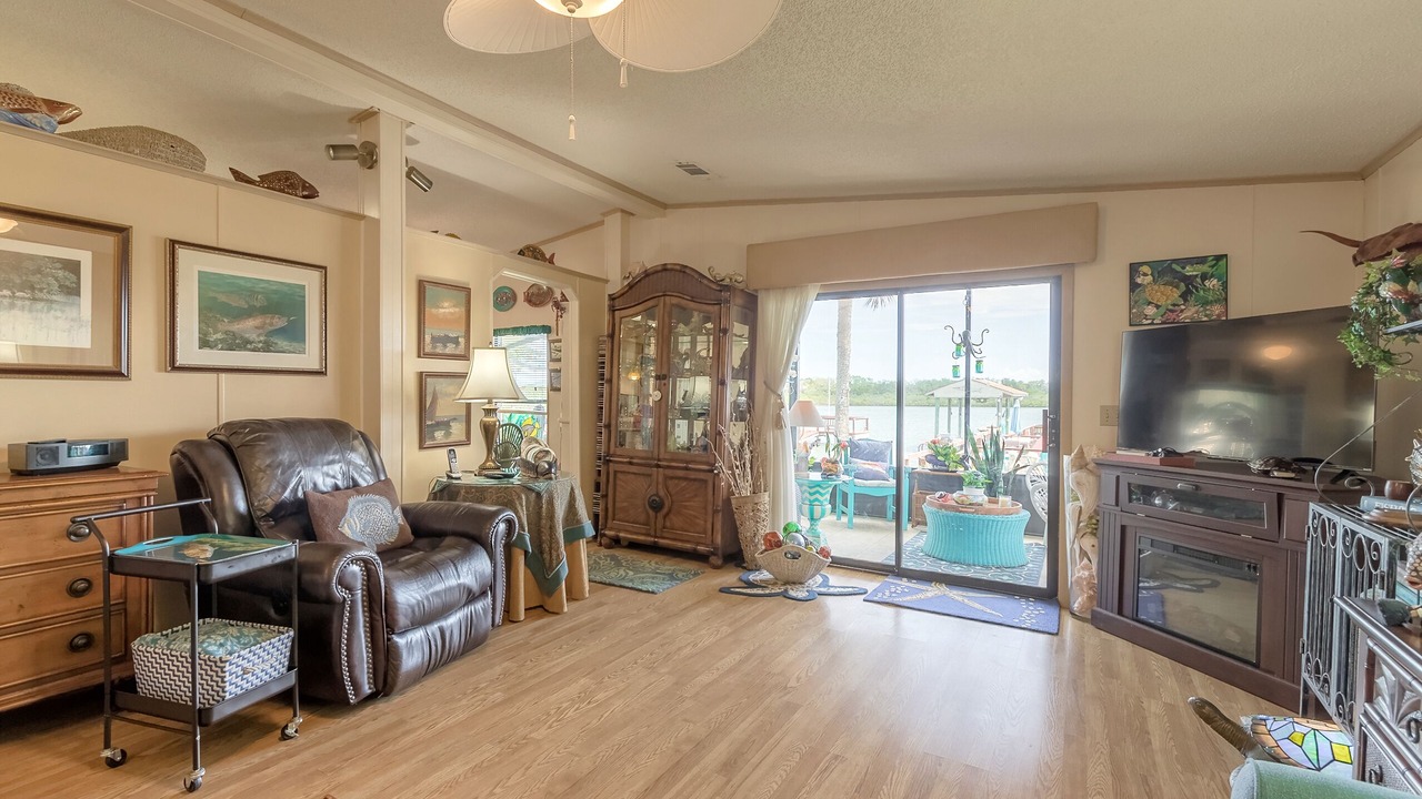 Photo of Livingroom in Edgewater