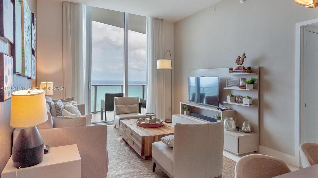 Photo of Livingroom in Hollywood South Central Beach