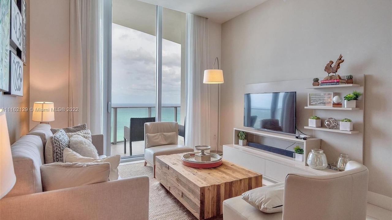 Photo of Livingroom in Hollywood South Central Beach