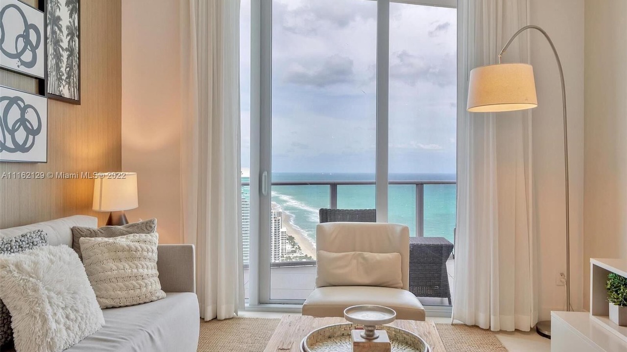 Photo of Livingroom in Hollywood South Central Beach