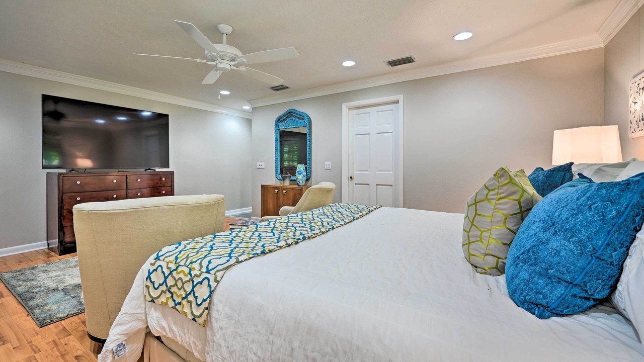 Photo of Bedroom in Bearss Plaza
