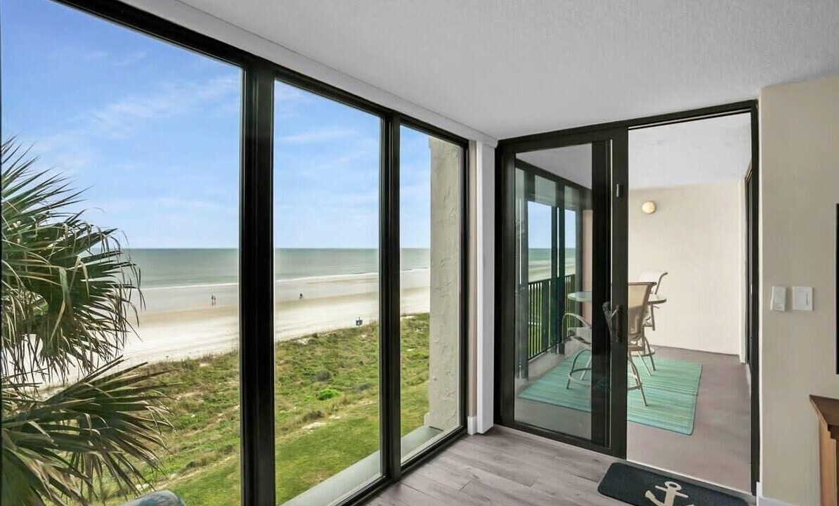 Photo of Patio Balcony in Crescent Beach