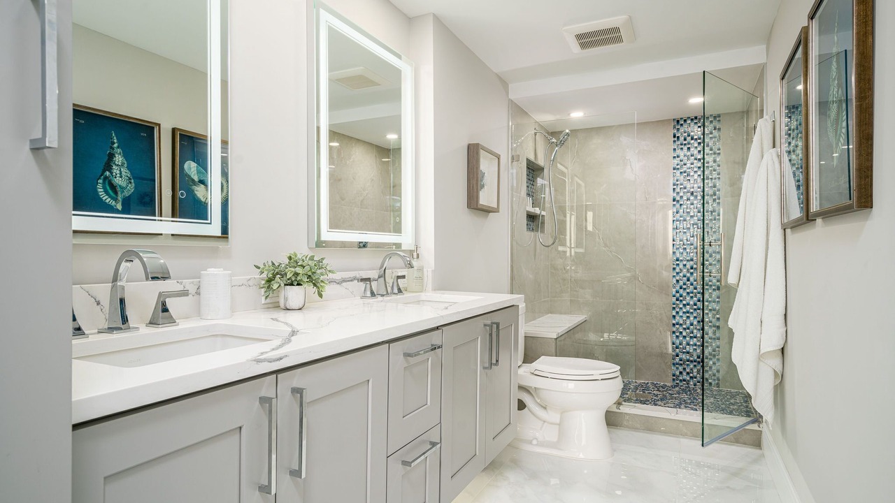 Photo of Bathroom in Vanderbilt Beach