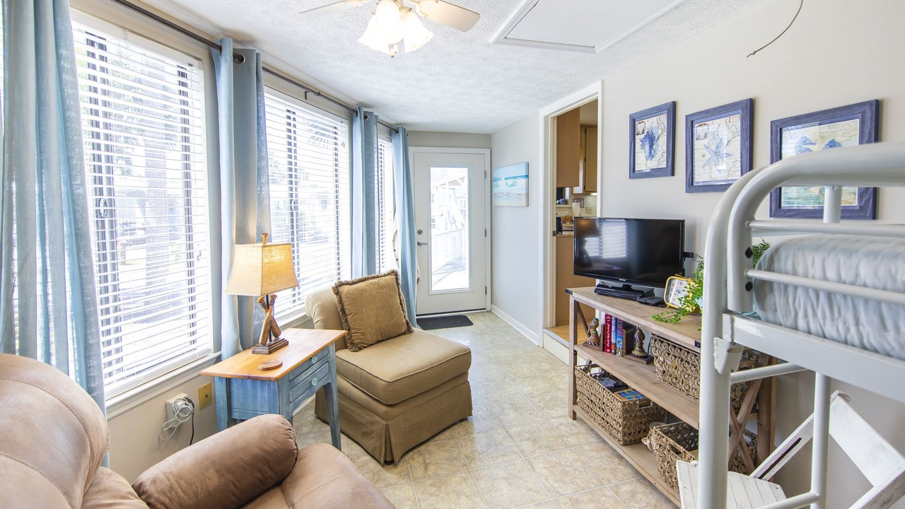 Photo of Livingroom in Lower Grand Lagoon